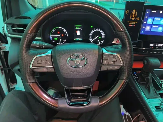 Toyota Sienna — Фото автомобиля 10