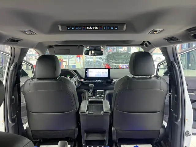 Toyota Sienna — Фото автомобиля 11