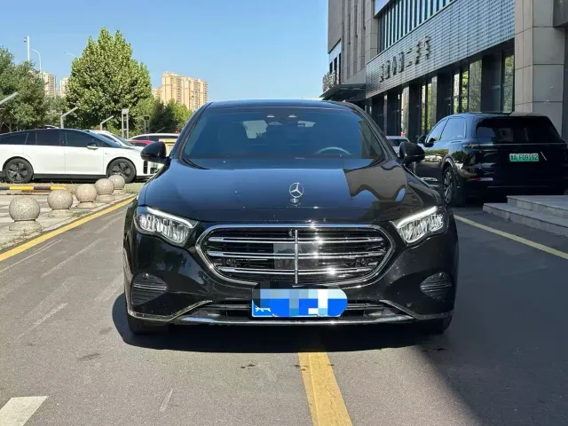 Mercedes-Benz E-Class — Фото автомобиля 2
