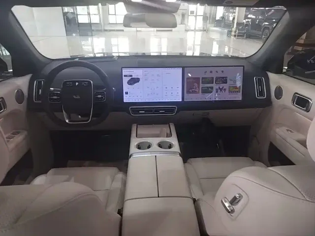 Li Auto L7 — Фото автомобиля 9