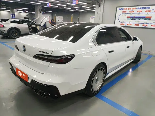 BMW 7 Series — Фото автомобиля 8