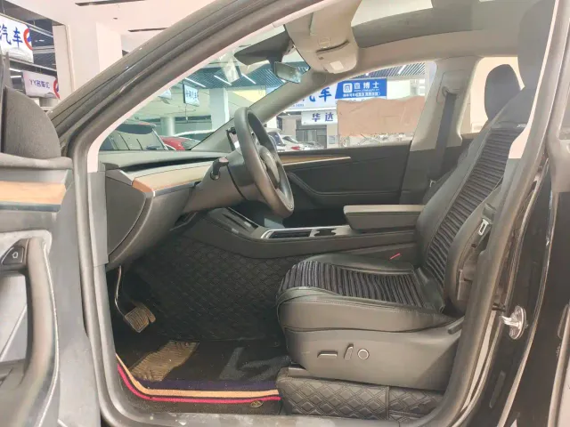 Tesla Model Y — Фото автомобиля 7
