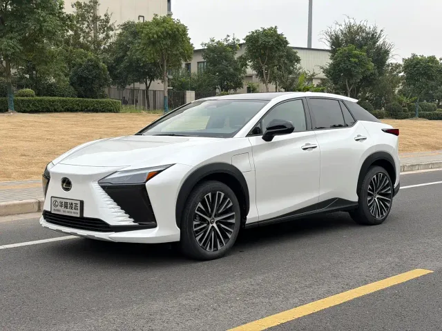 Фотография автомобиля — Lexus RZ