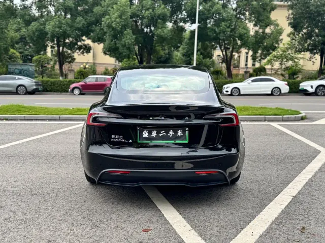Tesla Model 3 — Фото автомобиля 20