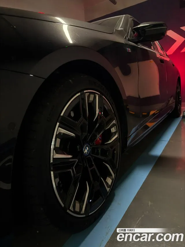BMW i5 G60 — Фото автомобиля 3
