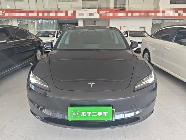 Tesla Model 3 — Фото автомобиля 2