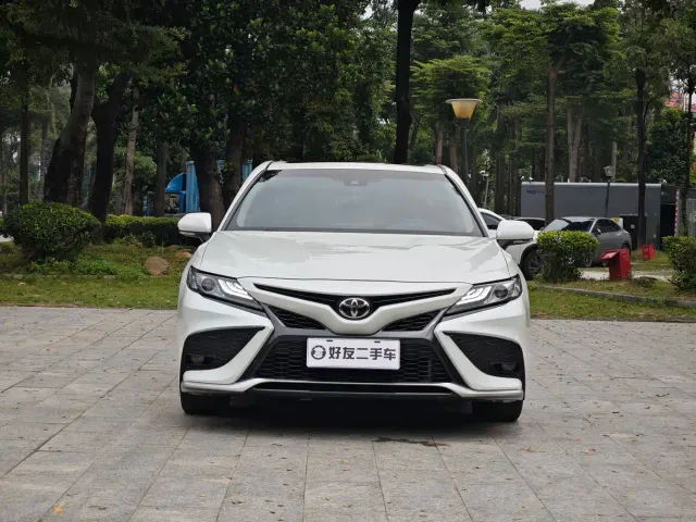 Toyota Camry — Фото автомобиля 2