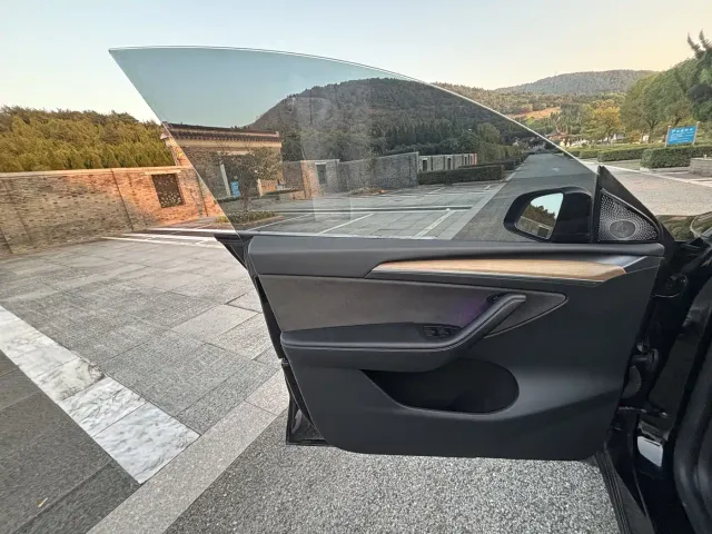 Tesla Model Y — Фото автомобиля 7