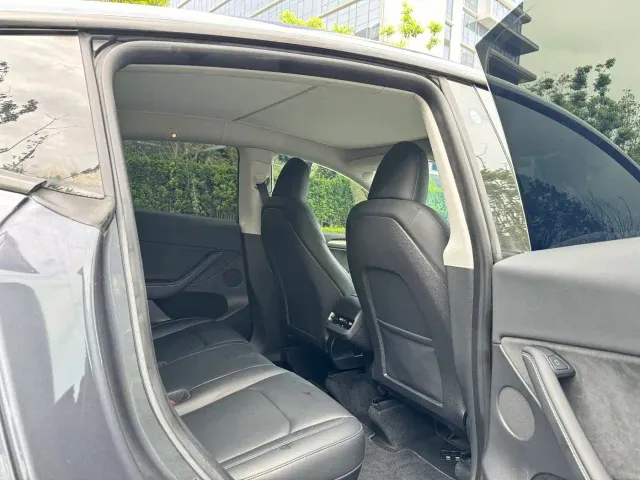 Tesla Model Y — Фото автомобиля 10