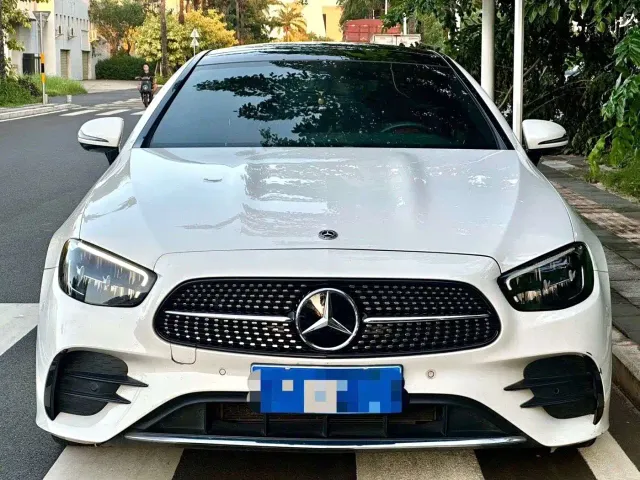 Mercedes-Benz E-Class — Фото автомобиля 2