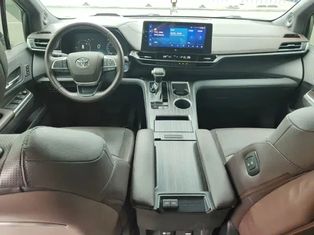 Toyota Sienna — Фото автомобиля 9