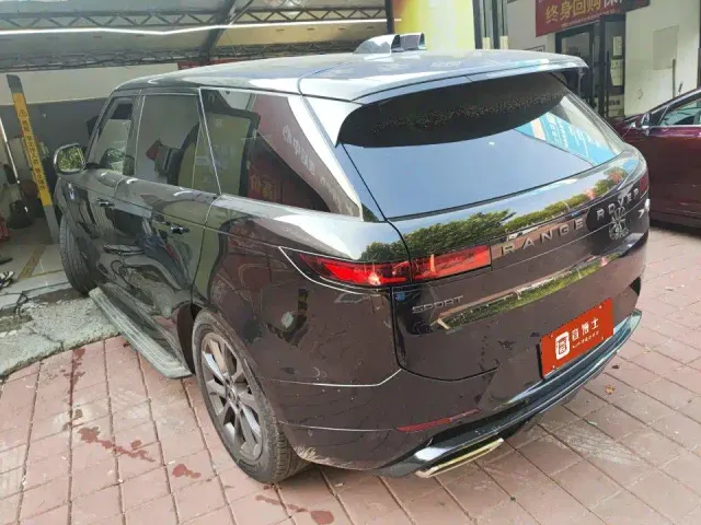 Land Rover Range Rover Sport — Фото автомобиля 3