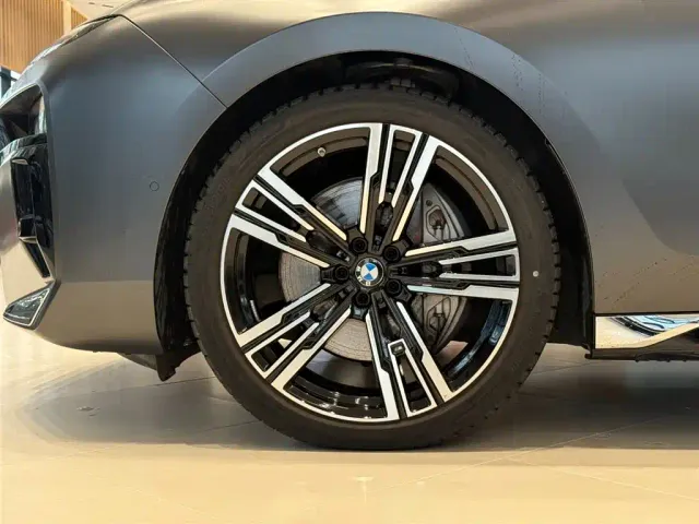 BMW 7 Series — Фото автомобиля 11