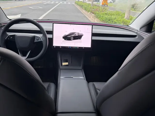 Tesla Model 3 — Фото автомобиля 9