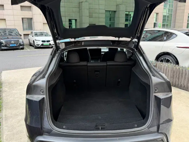 Tesla Model Y — Фото автомобиля 7