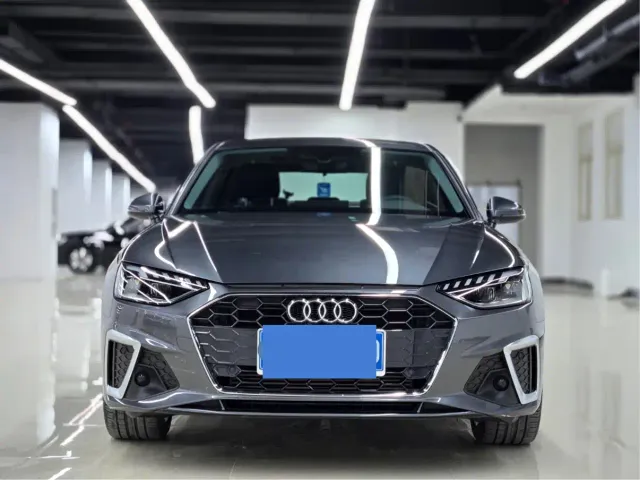 Фотография автомобиля — Audi A4L