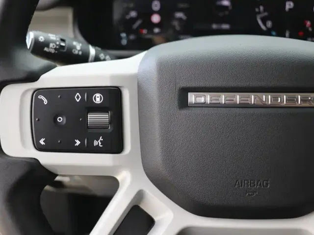 Land Rover Defender — Фото автомобиля 16