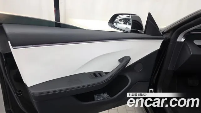 Tesla Model 3 — Фото автомобиля 13