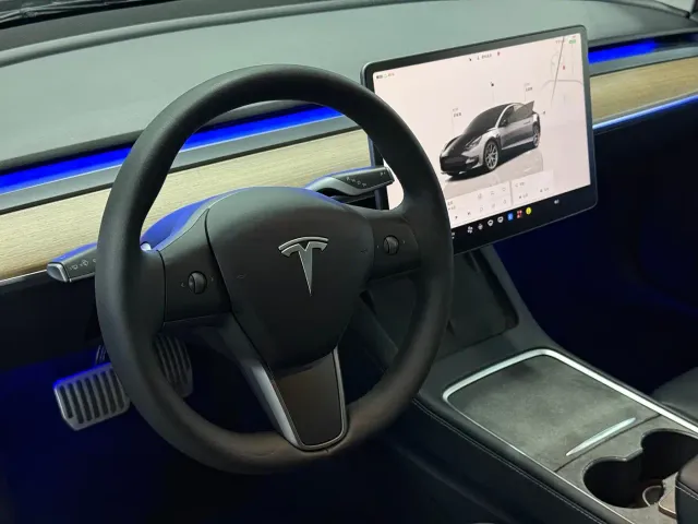 Tesla Model 3 — Фото автомобиля 7