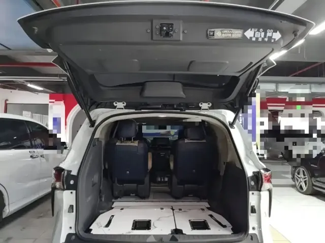 Toyota Sienna — Фото автомобиля 18