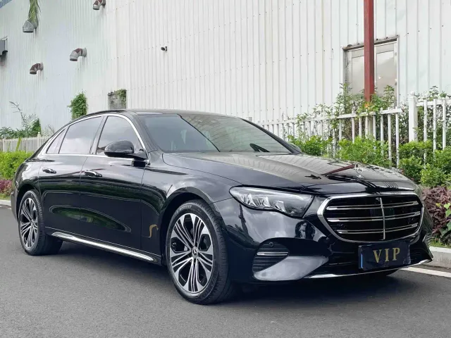 Mercedes-Benz E-Class — Фото автомобиля 3