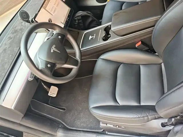 Tesla Model Y — Фото автомобиля 15