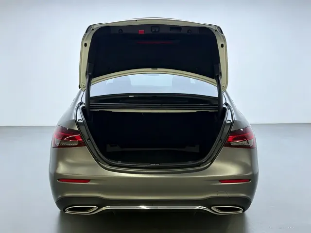 Mercedes-Benz E-Class — Фото автомобиля 8