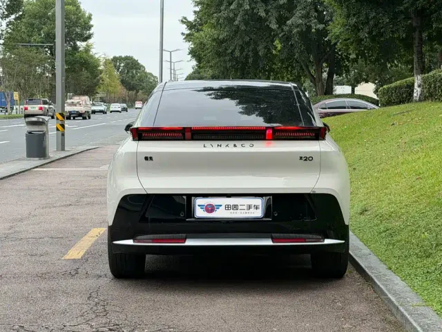 Lynk & Co Z20 — Фото автомобиля 5
