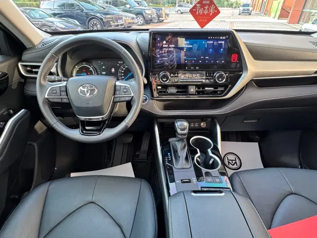 Toyota Highlander — Фото автомобиля 14