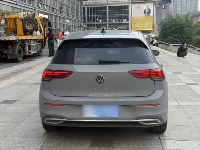 Volkswagen Golf — Фото автомобиля 13