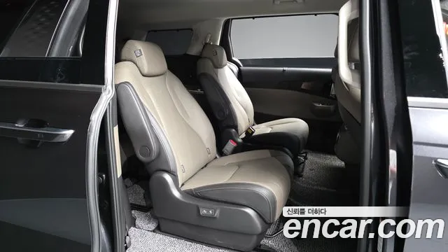 Kia Carnival Generation 4 — Фото автомобиля 11