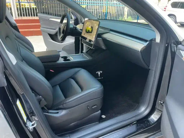 Tesla Model Y — Фото автомобиля 24