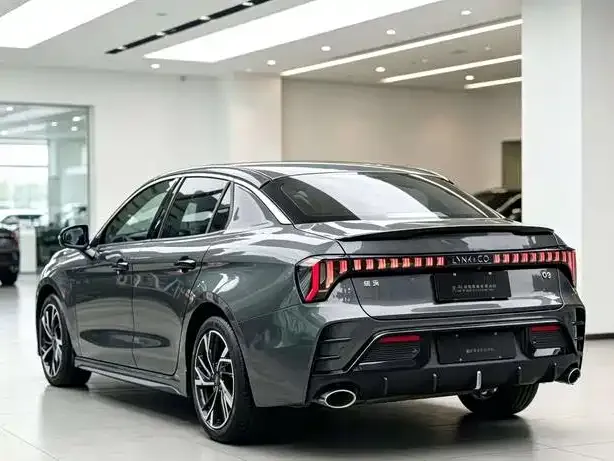 Lynk & Co 03 — Фото автомобиля 7