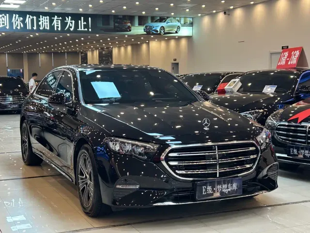 Mercedes-Benz E-Class — Фото автомобиля 3