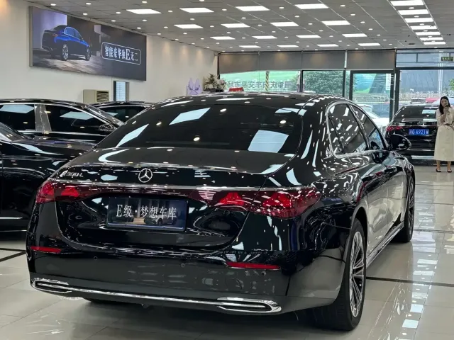 Mercedes-Benz E-Class — Фото автомобиля 5