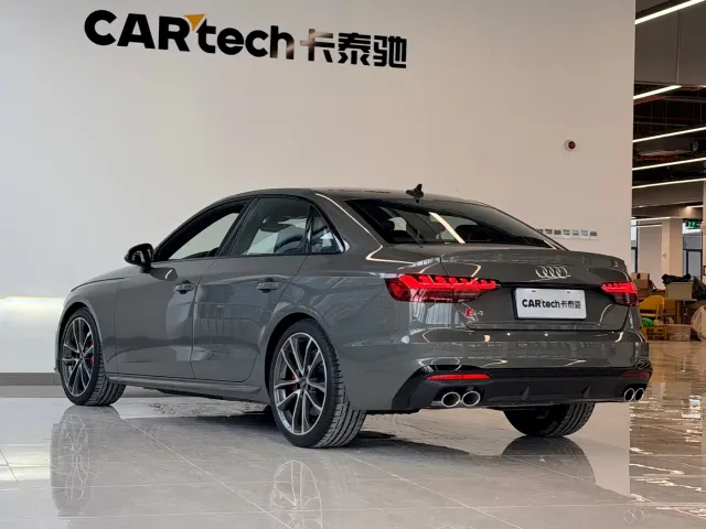Audi S4 — Фото автомобиля 6
