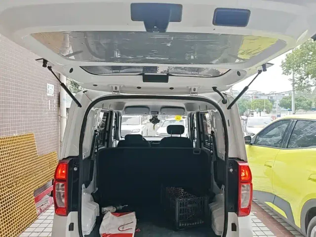 Wuling Zhiguang NEV — Фото автомобиля 18