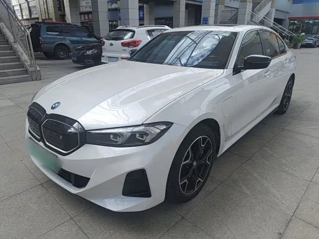 Фотография автомобиля — BMW i3