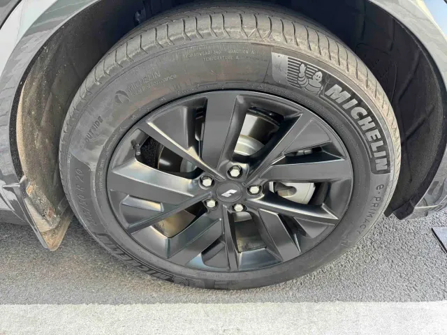 Li Auto L8 — Фото автомобиля 18