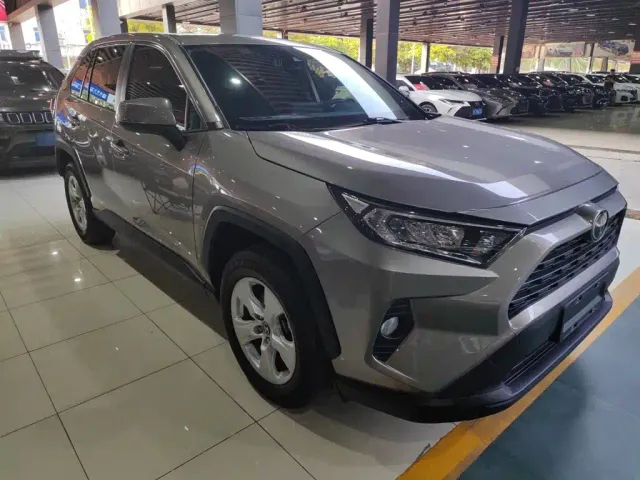 Toyota RAV4 — Фото автомобиля 4