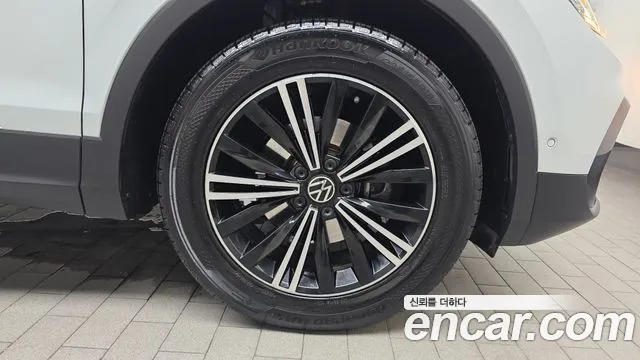 Volkswagen Tiguan Tiguan 2 поколение 2.0 TDI Premium — Фото автомобиля 21