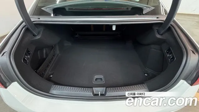 Mercedes-Benz E-Class — Фото автомобиля 19