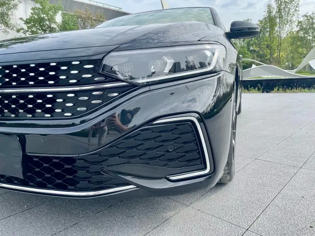 Volkswagen Passat — Фото автомобиля 4