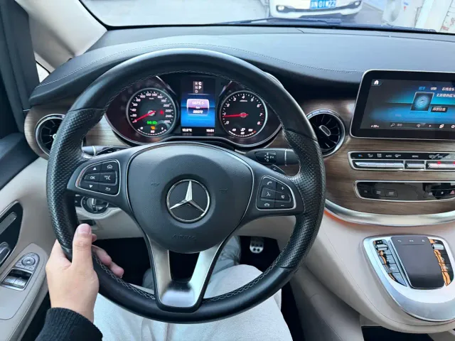 Mercedes-Benz V-Class — Фото автомобиля 10