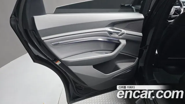 Audi e-tron — Фото автомобиля 22