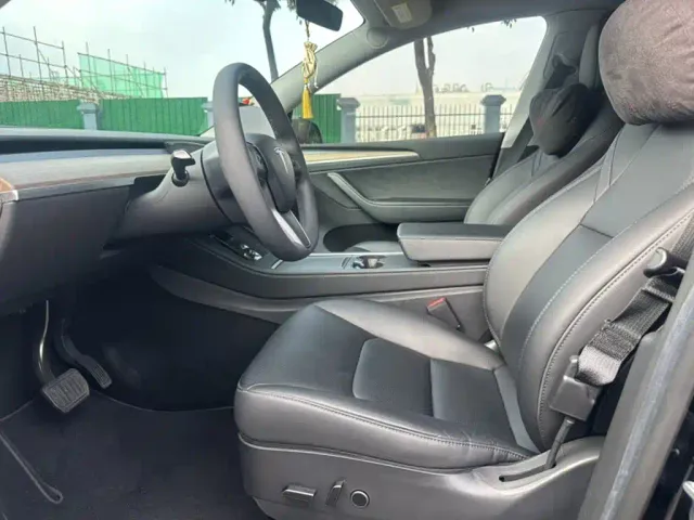 Tesla Model Y — Фото автомобиля 16