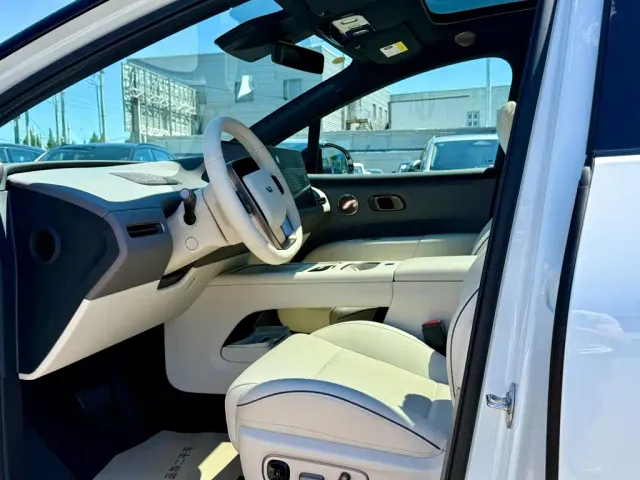 Li Auto i6 — Фото автомобиля 8
