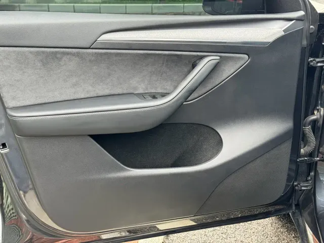 Tesla Model Y — Фото автомобиля 19