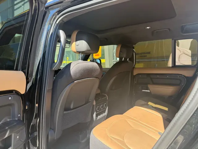 Land Rover Defender — Фото автомобиля 4