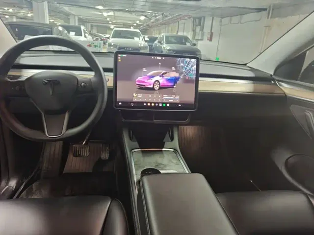 Tesla Model Y — Фото автомобиля 5